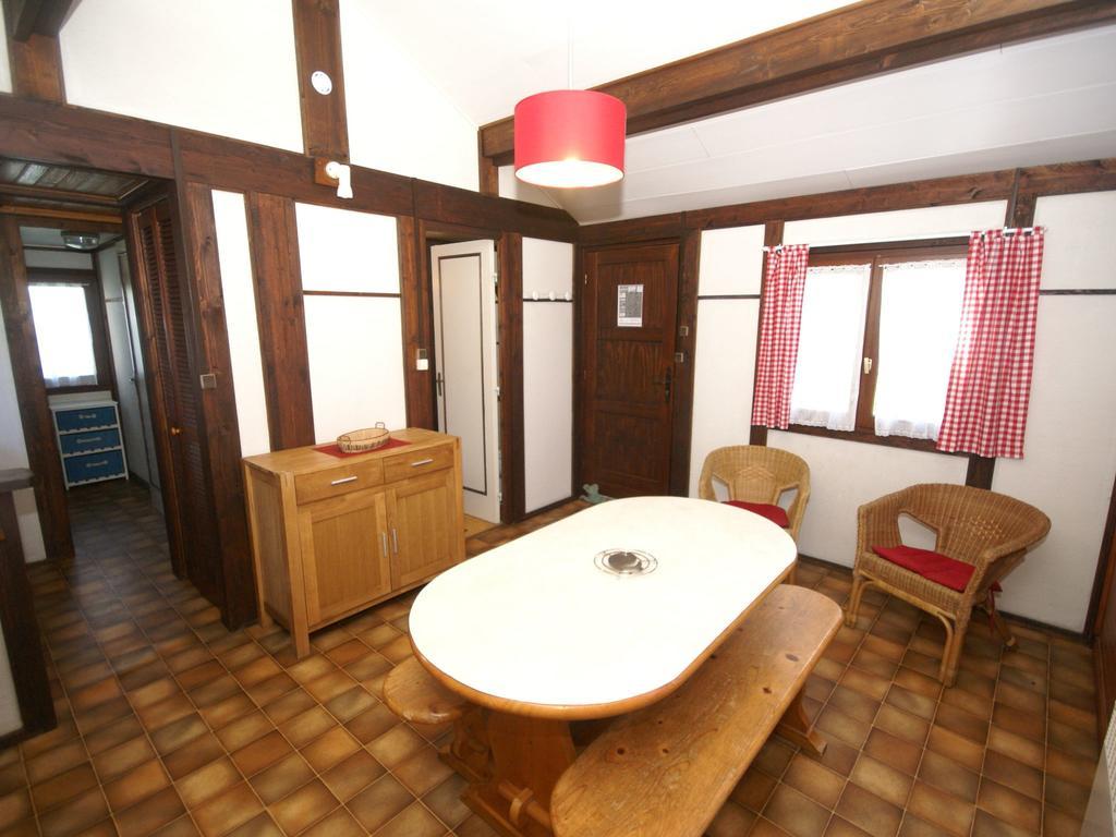 Cozy Chalet At Osmanville Normandy With Swimming Pool Villa Isigny sur Mer Bagian luar foto